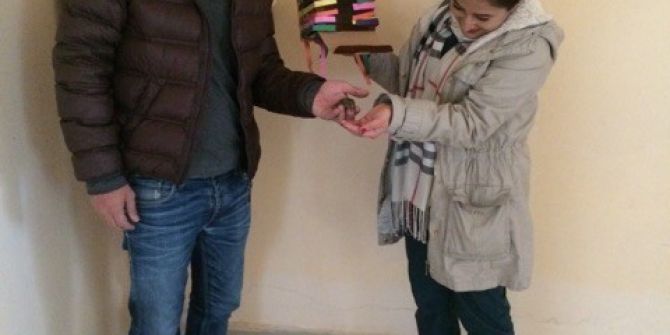 Kedilere Yem Olacak Yavru Kuşa Polis Şefkati