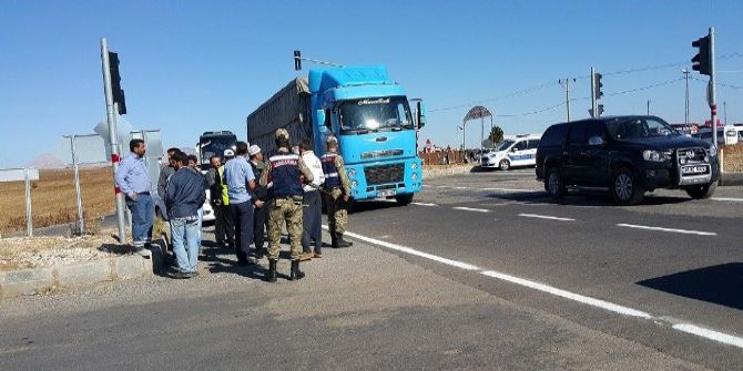 Adıyaman’da Kamyon İle Traktör Çarpıştı: 2 Yaralı