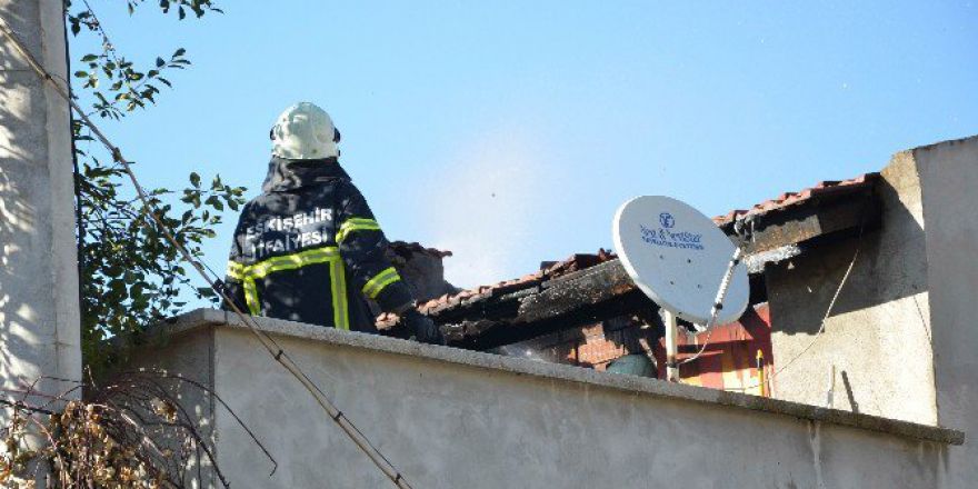 Eskişehir’de Çatı Yangını