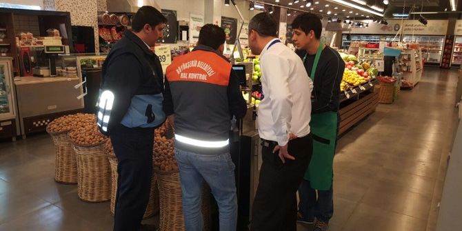 Zabıta, Pazarcı Esnafını Bilgilendiriyor