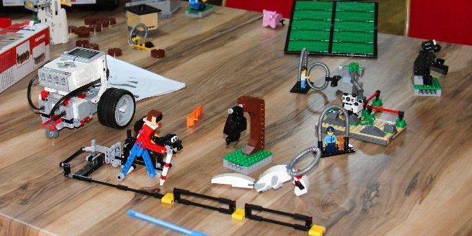 Çocuklar Robot Yapıyor