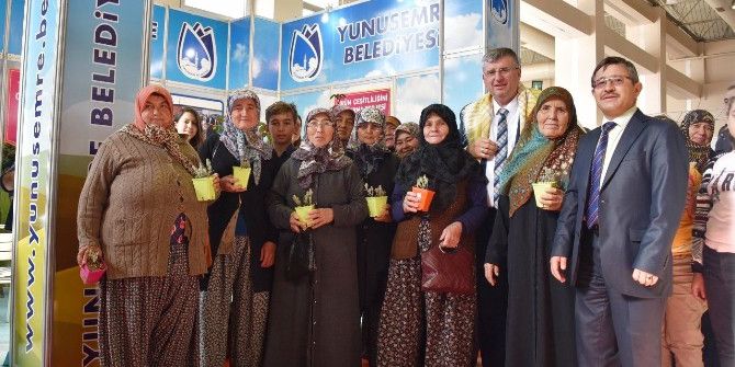 Yunusemre Standına Ziyaretçi Akını