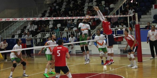 Büyükşehir Voleybolda Haftayı Galibiyetle Kapattı