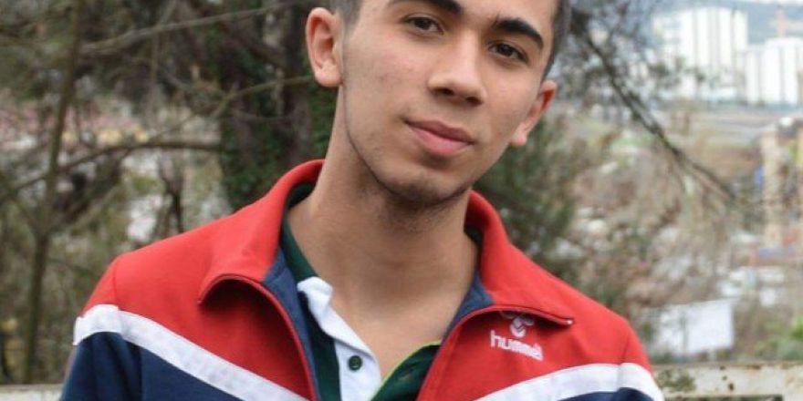 Otomobilin Çarptığı Genç Feci Şekilde Öldü