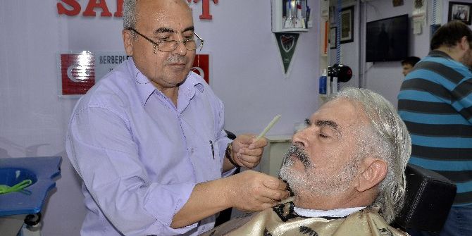 Ünlü Oyuncu Erol Tezeren Saçlarını Kestirdi