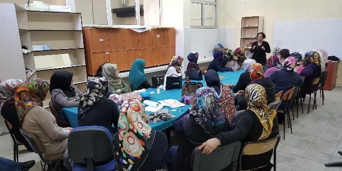 Tatvan’da Kadın Kursiyerlere "Girişimcilik" Semineri