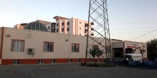 Cemevindeki Yüksek Gerilim Hattı Direği Kaldırılmayı Bekliyor