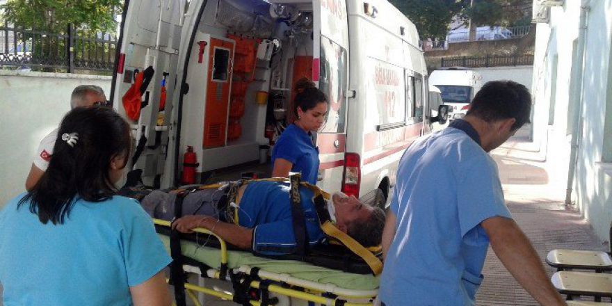 Yıkılan Duvarın Altında Kalan 2 İşçi Yaralandı