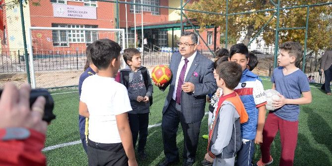 Bilecik’te Sentetik Sahalar Çocukların Hizmetinde
