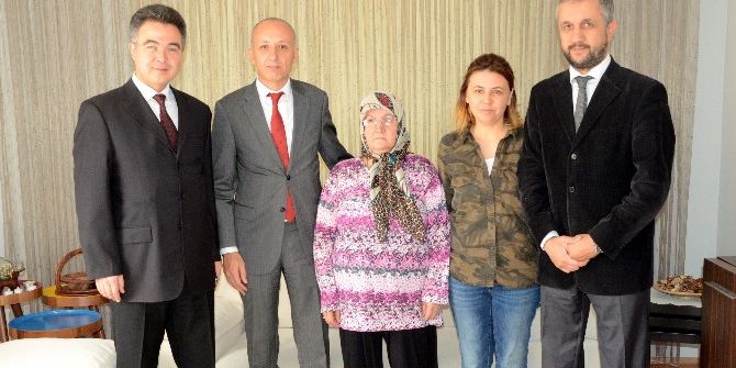 Sağlık Yöneticilerinden Organ Bağışı Yapan Ailelere Ziyaret