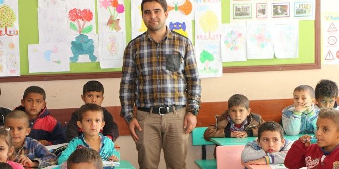 Öğrencilerin İyi Yetişmesi İçin Çaba Harcıyor