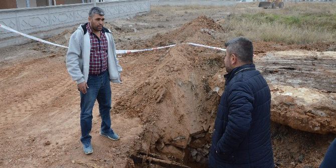 Yol Çalışması Sırasında Kuyu Buldular