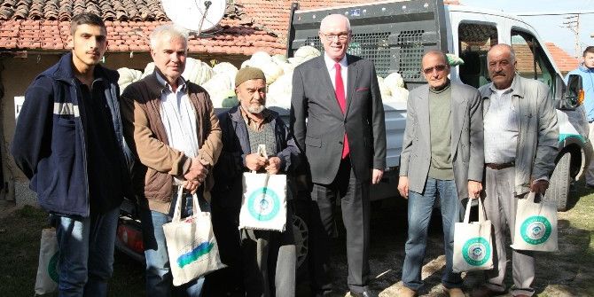 Sultandere Köy’ünden Aşevi’ne 4 Ton Kabak Bağışı