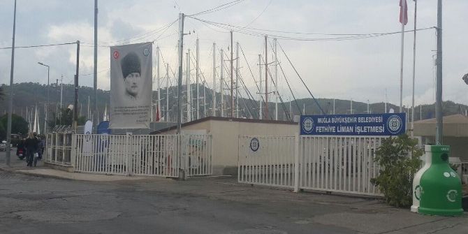 Büyükşehir Tartışmalı İskeleye Atatürk’ün Sözünün Olduğu Afiş Astı