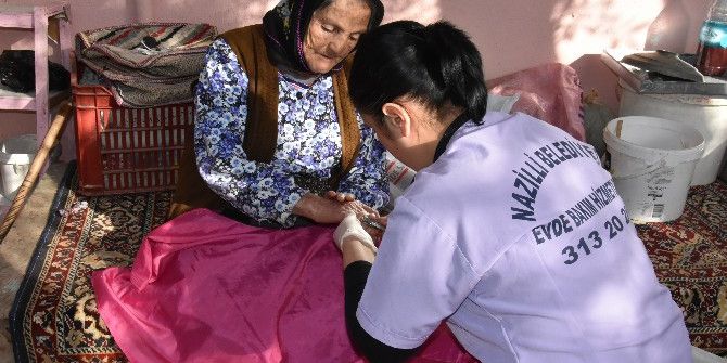 Nazilli Belediyesi 65 Yaş Üstü 500 Vatandaşa Evde Bakım Hizmeti Veriyor