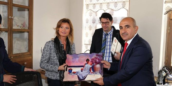 Suriyeli Sığınmacılara Türkçe Ve Mesleki Beceri Kursları Düzenlenmesi İçin İş Birliği Protokolü İmzalandı