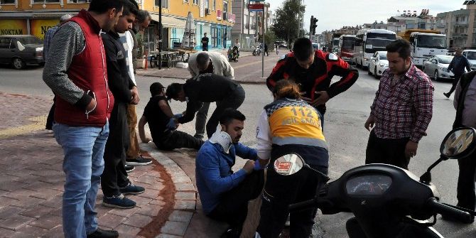 Antalya’da Motosikletler Çarpıştı: 2 Yaralı