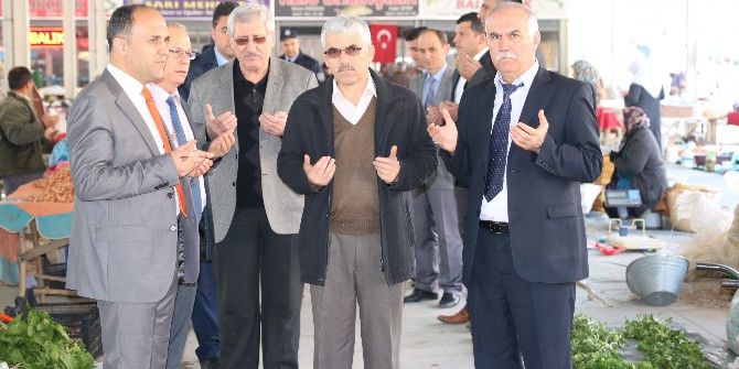 Beyşehir’de Pazarcı Esnafı, Pazar Duasıyla Mesaiye Başlıyor