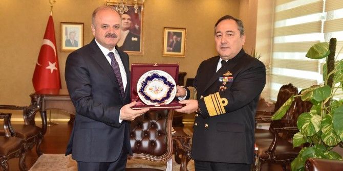 Güney Deniz Saha Komutanı Koramiral Uşaklıoğlu, Vali Çakacak İle Bir Araya Geldi