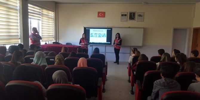 Okullarda Türk Kızılayı’nın Faaliyetleri Anlatıldı