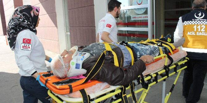 Otomobille Motosiklet Çarpıştı: 1 Yaralı