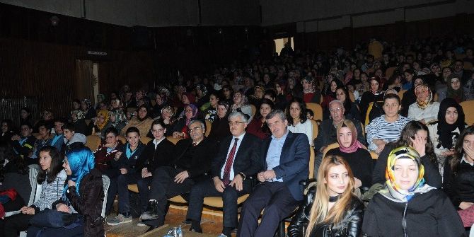 Çorum’da ’Karanfil Kokusu’ Sahnelendi