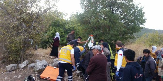 Kuyuya Düşen Kadını İtfaiye Kurtardı