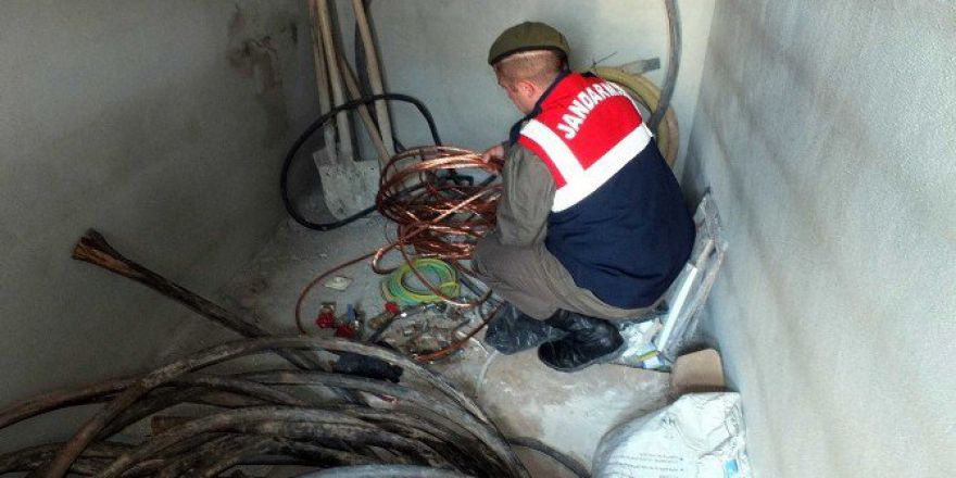 Kablo Hırsızı Jandarma’ya Yakalandı