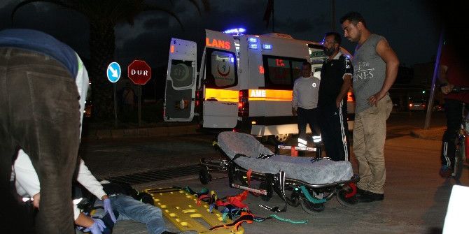 Motosiklet İle Otomobil Çarpıştı; 2 Yaralı