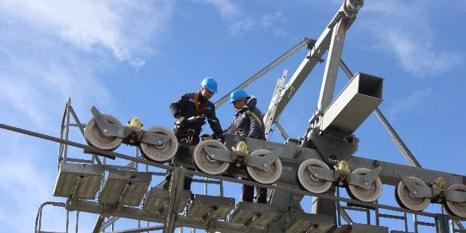 Teleferik Cambazlarından Fırtınada Bakım...