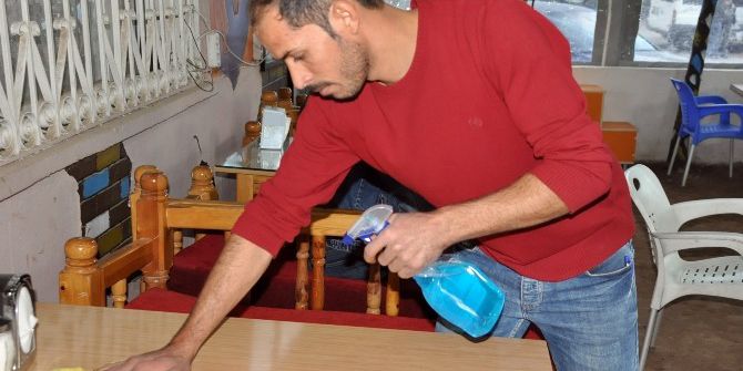 Suriye’de Öğretmen Olacaktı, Türkiye’de Garson Oldu