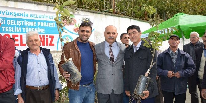 Büyükşehir’den Demirci’de Tarıma Büyük Destek