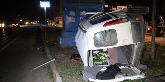 Sakarya’da Otomobil Petrol İstasyonuna Girdi: 1 Ağır Yaralı