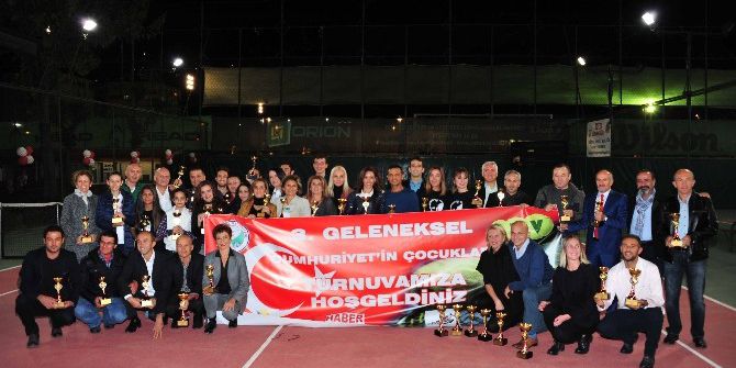 Tenisçilerden Tıp Öğrencilerine 40 Bin Tl