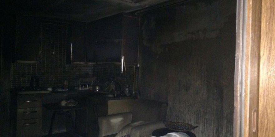 İzmir’de Sır Dolu Yangında Bir Kişi Öldü 2 Kişi Kaçtı