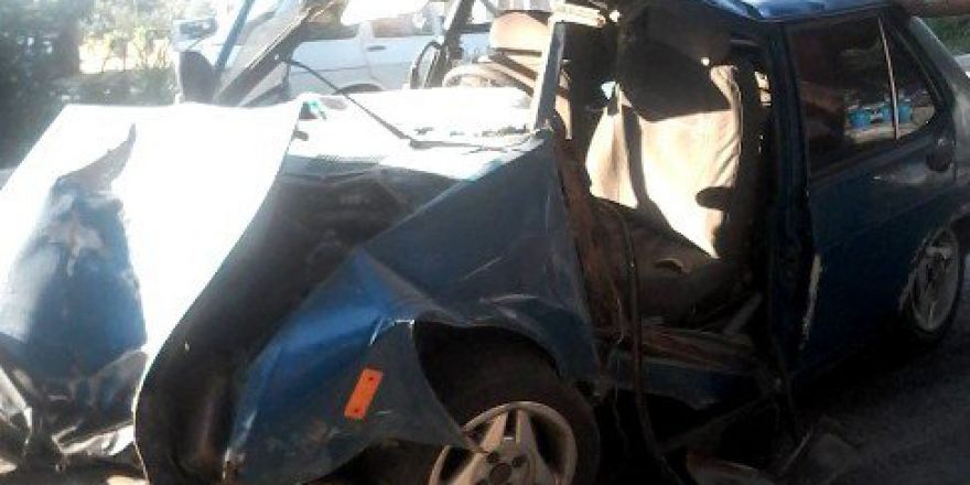 Söke’deki Kazada Otomobil Metal Yığınına Döndü