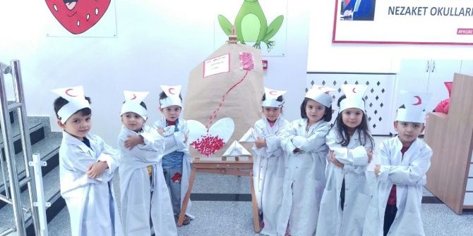 Nezaket Okullarında Kızılay Eğitimi
