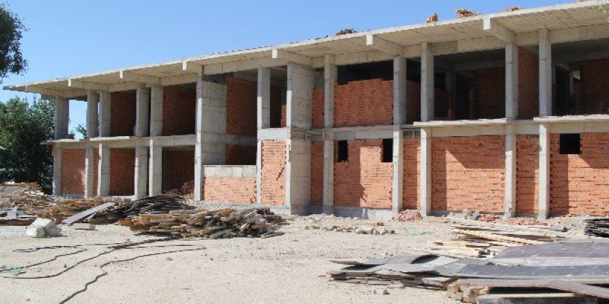 Cihanbeyli’de Gençlik Merkezi Yapımı Devam Ediyor