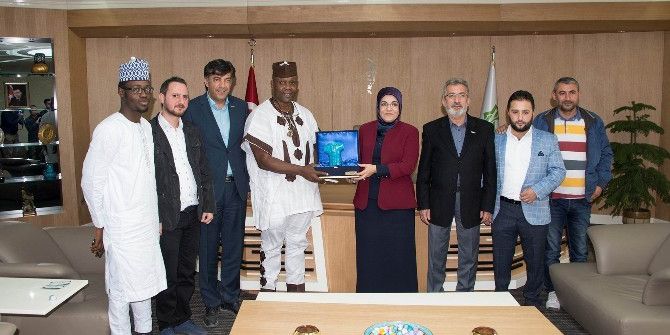 Nijeryalı Bakandan Başkan Toru’ya Ziyaret