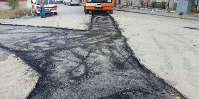 Bilecik’te Birçok Noktada Asfalt Yama Çalışmaları Devam Ediyor