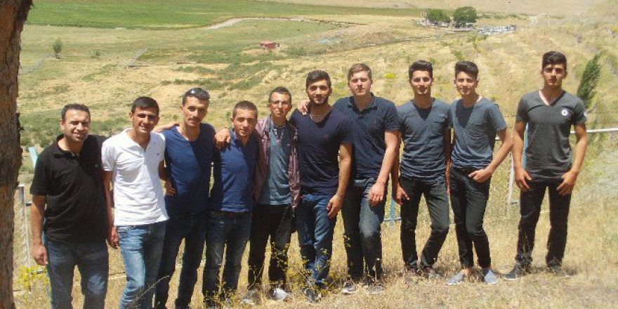 Üniversiteli Gençlerden Anlamlı Ziyaret