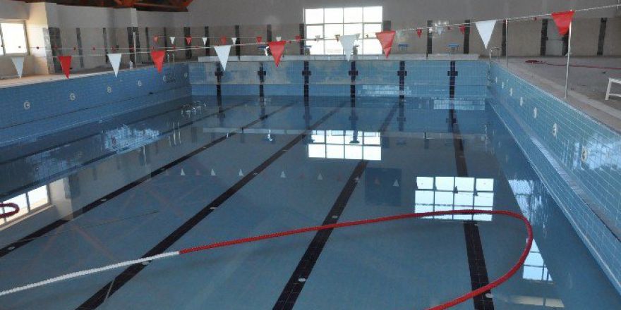Kars’ın Yarı Olimpik Yüzme Havuzunun Suyu Çıktı