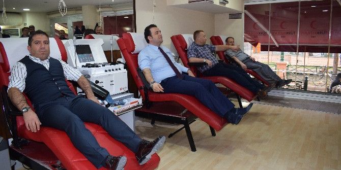 Ak Parti Tepebaşı İlçe Başkanlığı’ndan Kan Bağışı Kampanyasına Destek