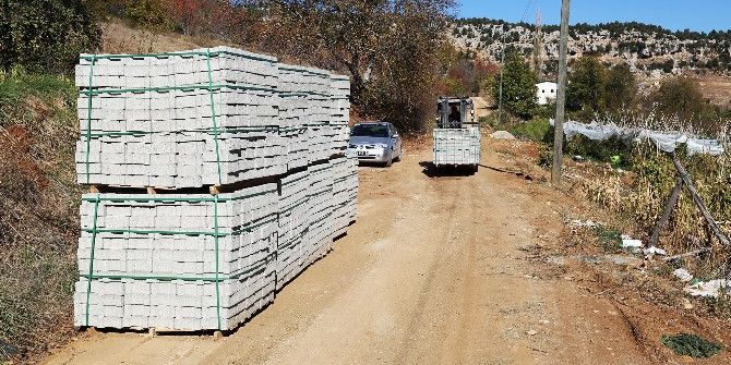 Erdemli Belediyesi, Yayla Yollarındaki Parke Yol Çalışmasını Sürdürüyor