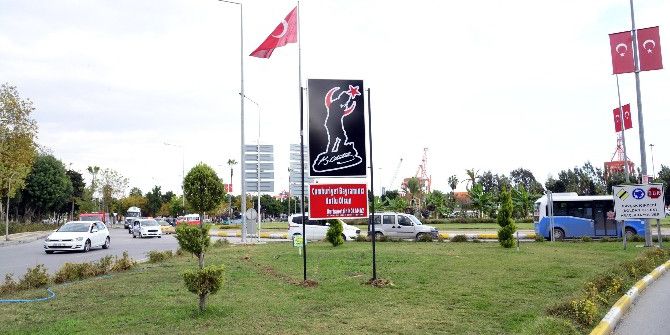 Büyükşehir Belediyesi, Kent Merkezinin Çeşitli Noktalarına Atatürk Siluetleri Yerleştirdi