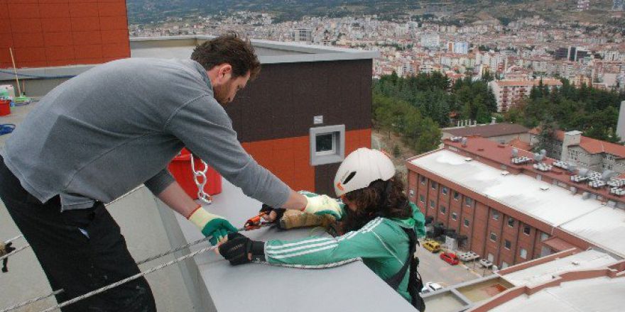 Ekstrem Sporcusunun Adrenalin Dolu Yeni İşi