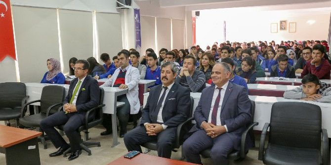 Başkan Öztürk Lise Öğrencilerine Belediyeciliği Anlattı