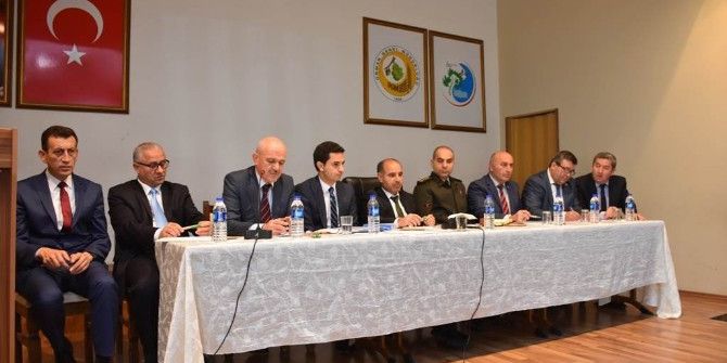 Vali Aktaş, Yenice’de Muhtarlarla Bir Araya Geldi