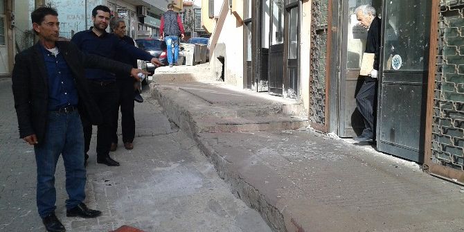 Tekirdağ’da Binadan Dökülen Beton Parçaları Tehlike Saçıyor