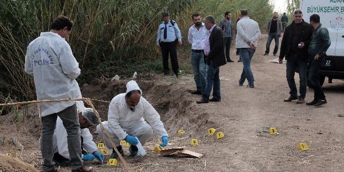 Polis Suriyeli’nin Katilini Bulmak İçin Dedektörle Delil Aradı